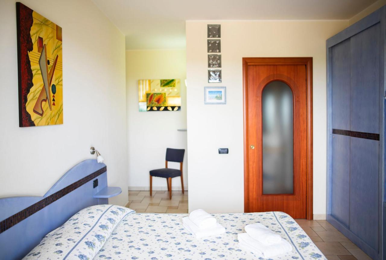 Hotel Il Fenicottero Quartu SantʼElena Exterior foto